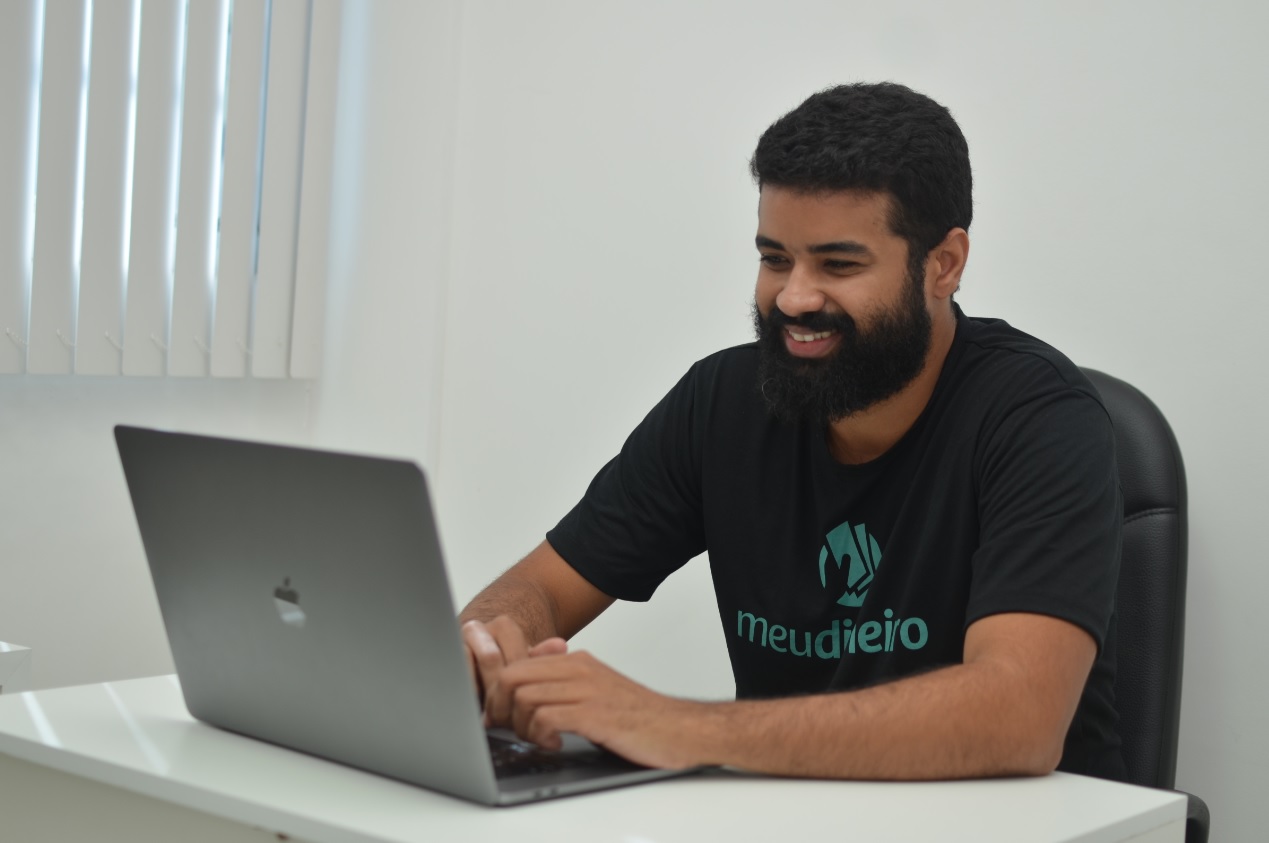 Sorteio camisas Meu Dinheiro, o seu controlador financeiro pessoal e empresarial